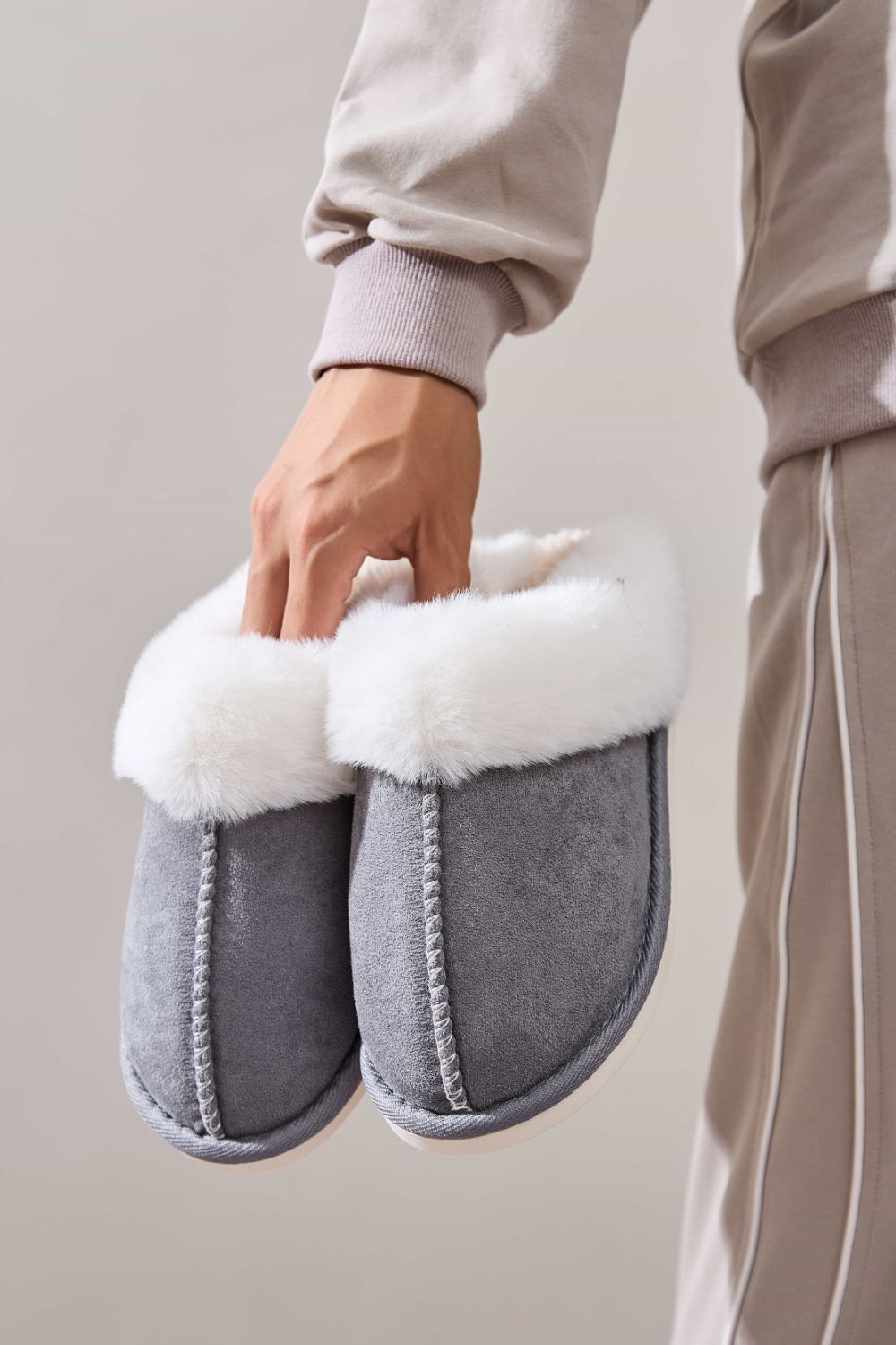 Cozy Faux Fur Round Toe Slippers