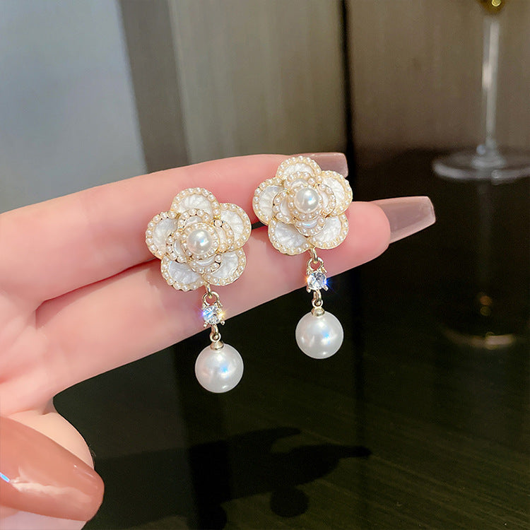 Women's Fashion Flower and Pearl Vintage Earrings