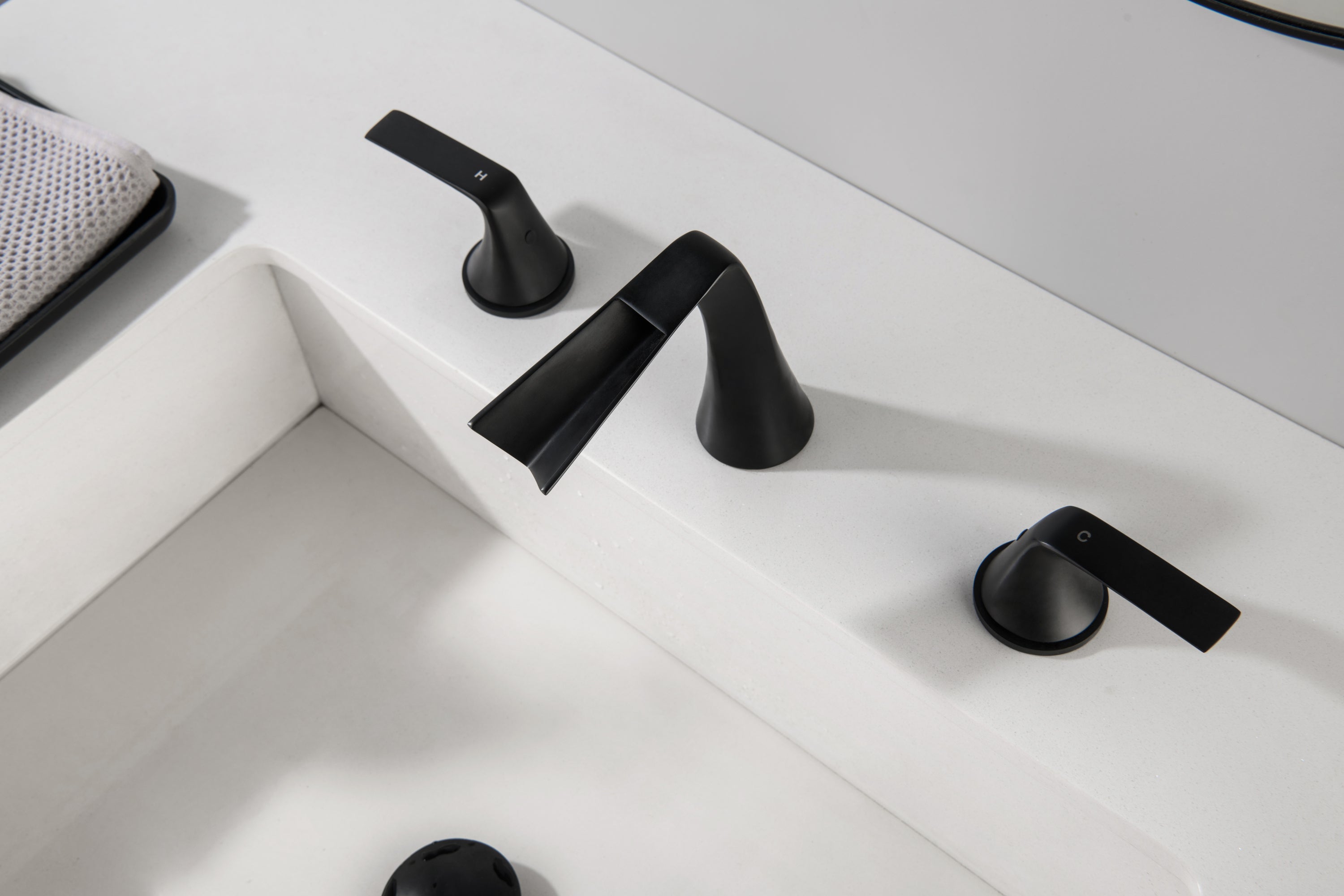 Two Handles Three-Hole Widespread Bathroom Faucet in Matte Black