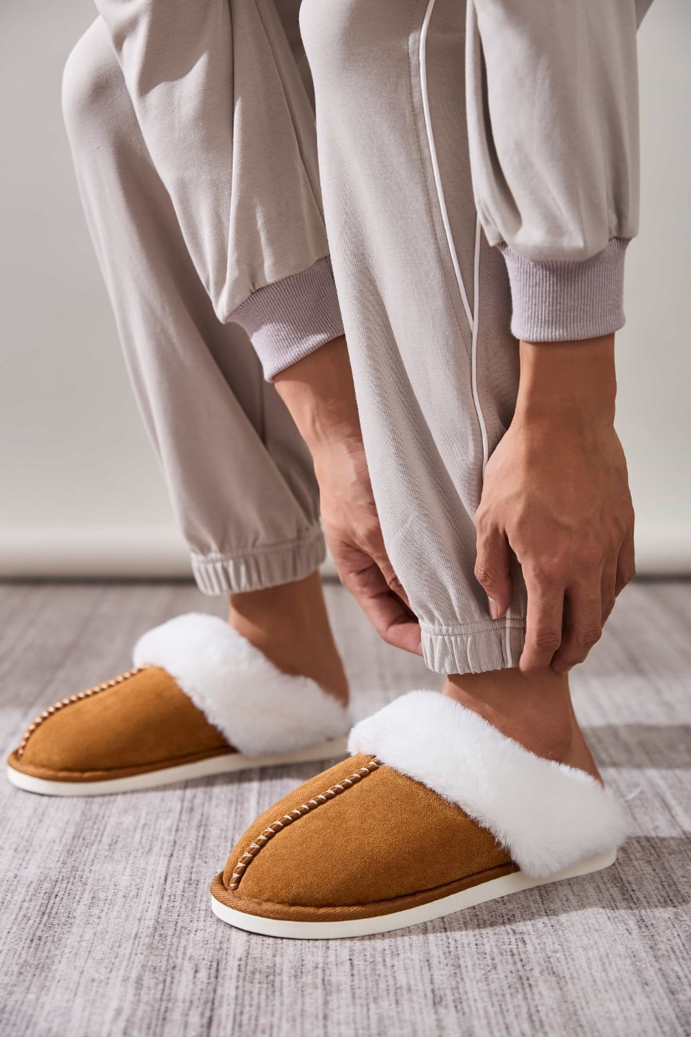 Cozy Faux Fur Round Toe Slippers