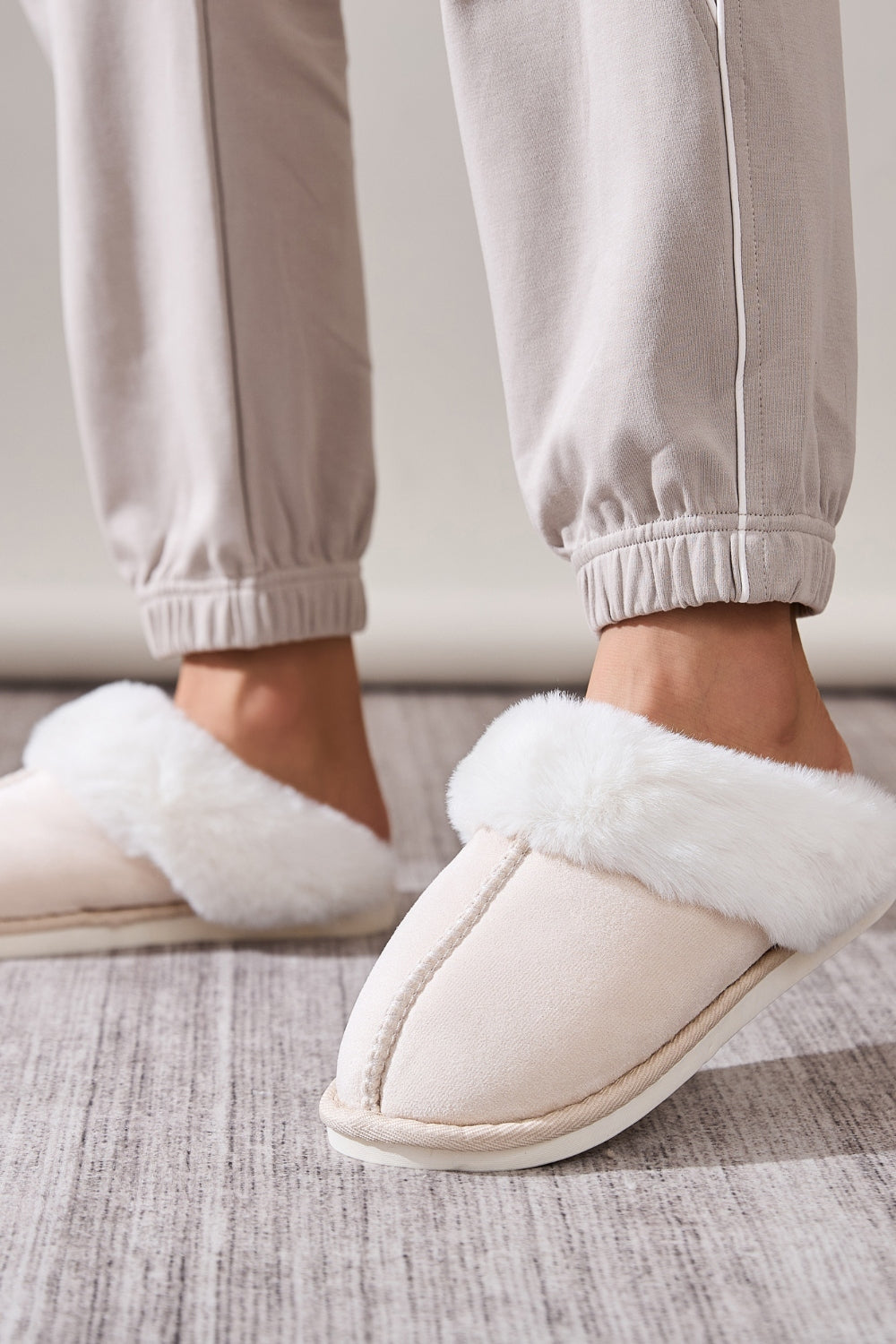 Cozy Faux Fur Round Toe Slippers