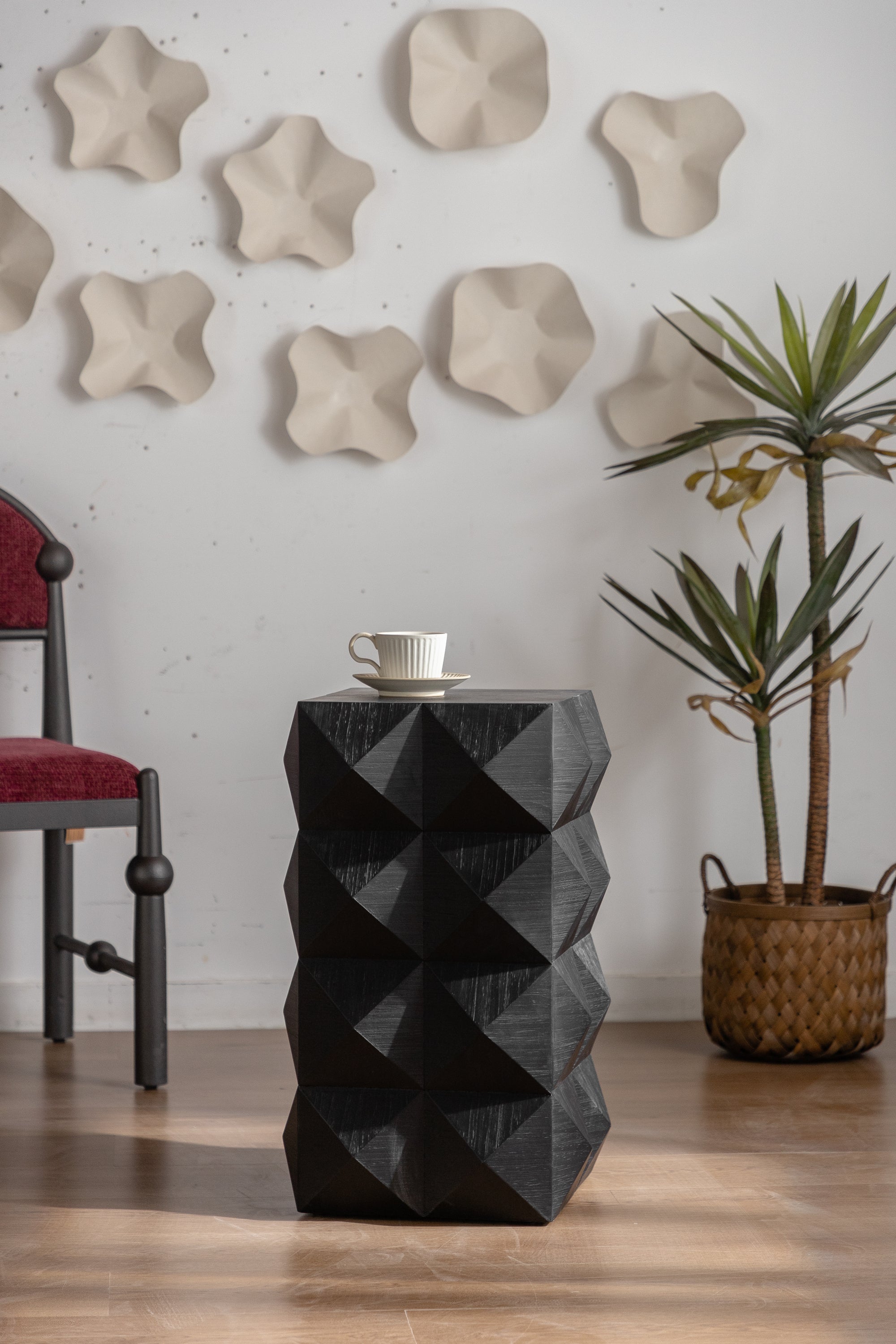 Three-dimensional Embossed Pattern Design Retro Side Table Retro - Black