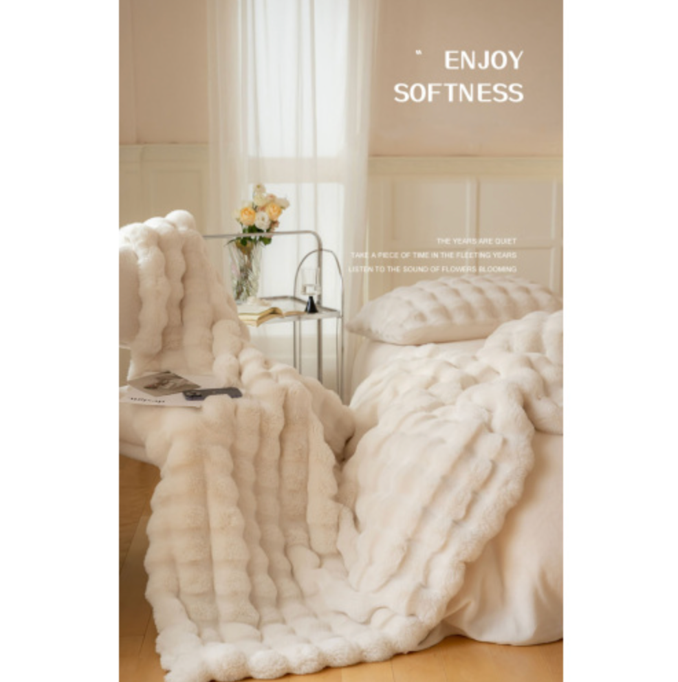 Large Cream Throw Blanket for Couch and for Bed, Soft and Cozy  - Faux Fur Light Brown