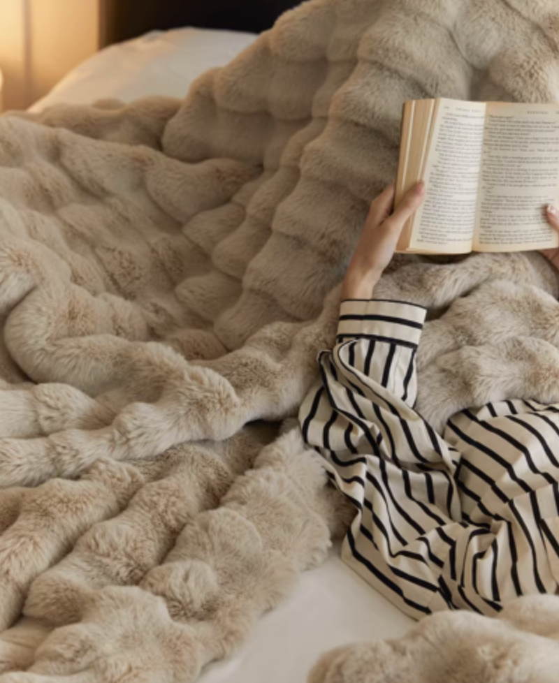 Large Cream Throw Blanket for Couch and for Bed, Soft and Cozy  - Faux Fur Light Brown