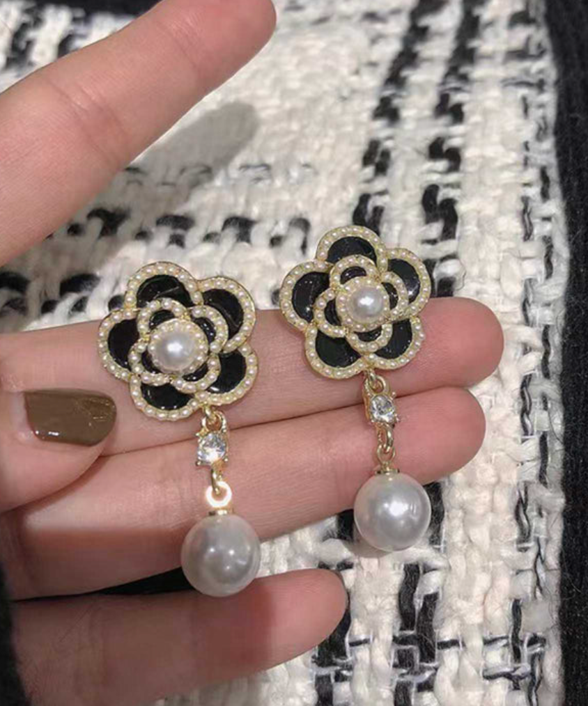 Women's Fashion Flower and Pearl Vintage Earrings