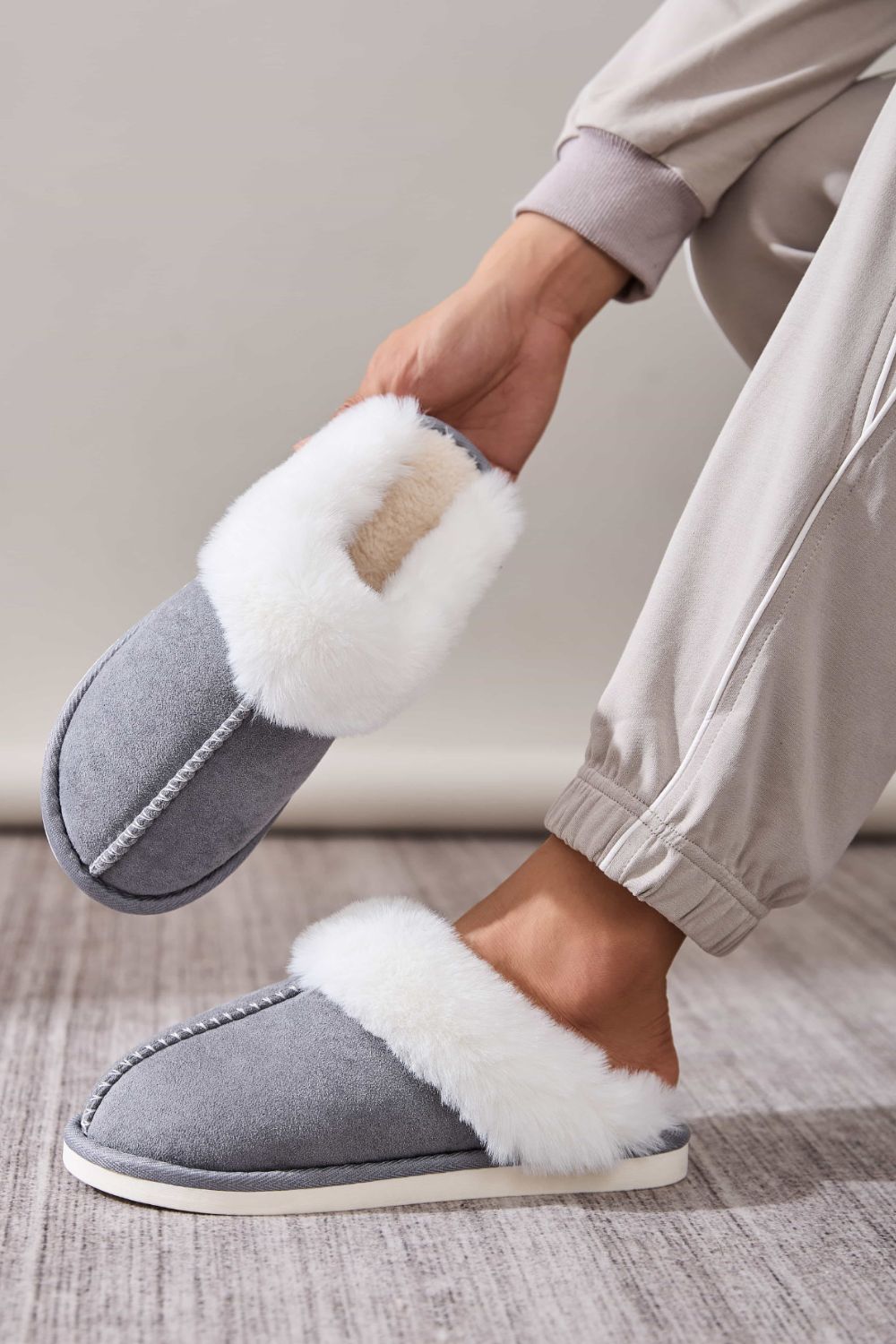 Cozy Faux Fur Round Toe Slippers