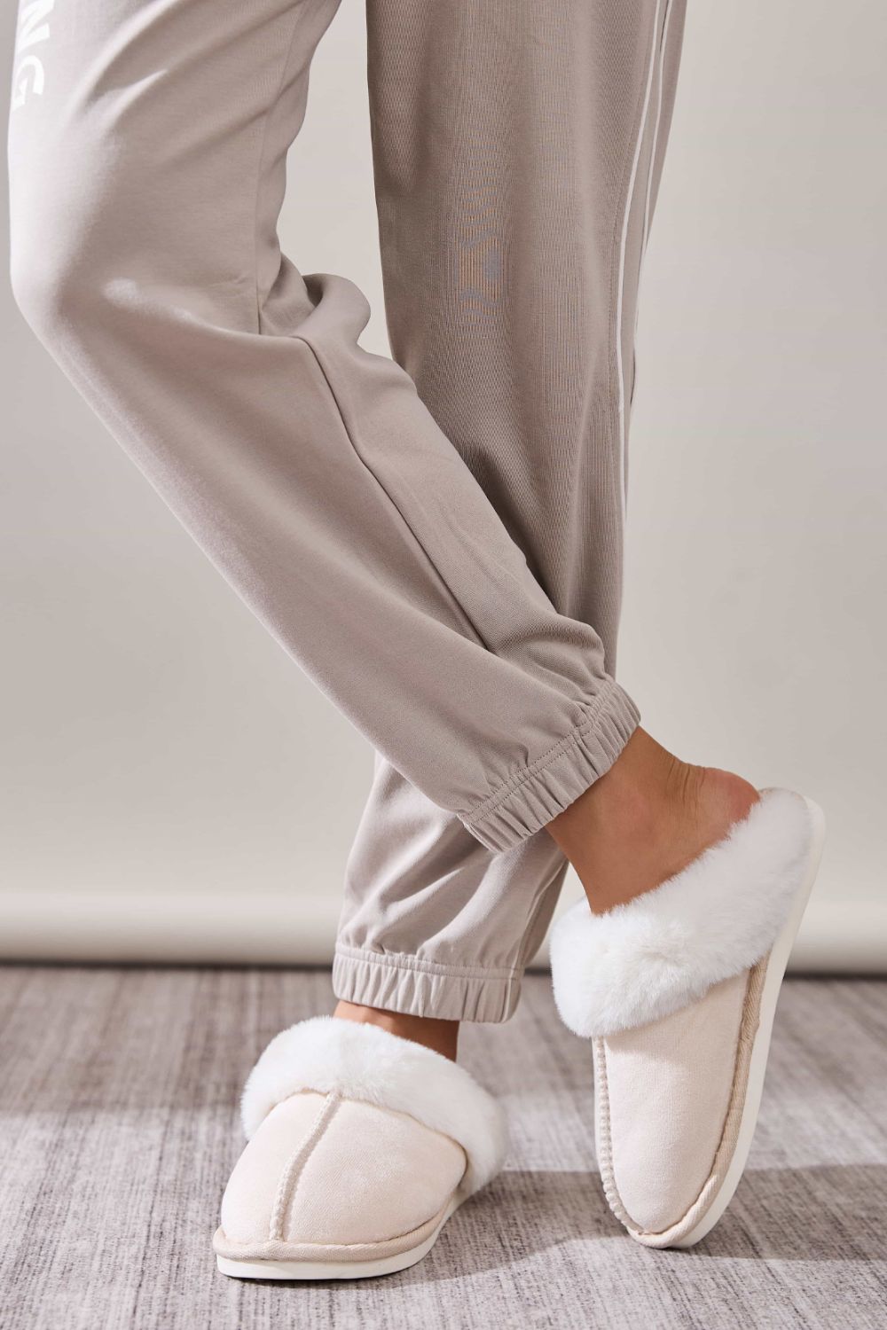 Cozy Faux Fur Round Toe Slippers