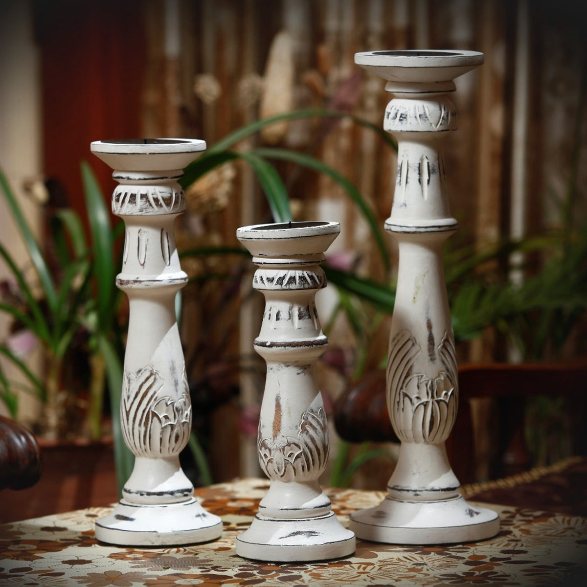 Distressed Mango Wood Pillar Shaped Candle holder (Set of 3) - White