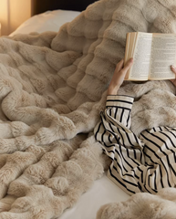 Large Cream Throw Blanket for Couch and for Bed, Soft and Cozy  - Faux Fur Light Brown