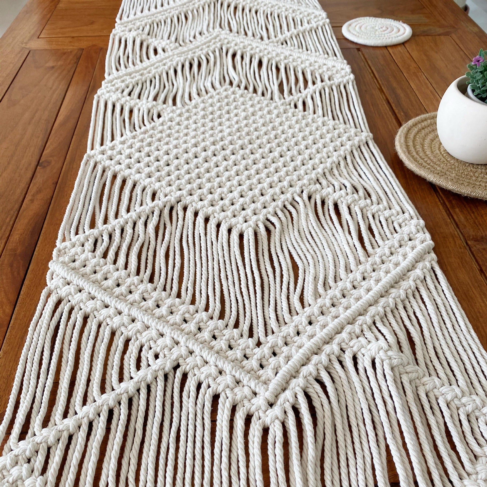 Bohemian Hand-Woven Knotted Chic Style Dining Table Runner with Tassels