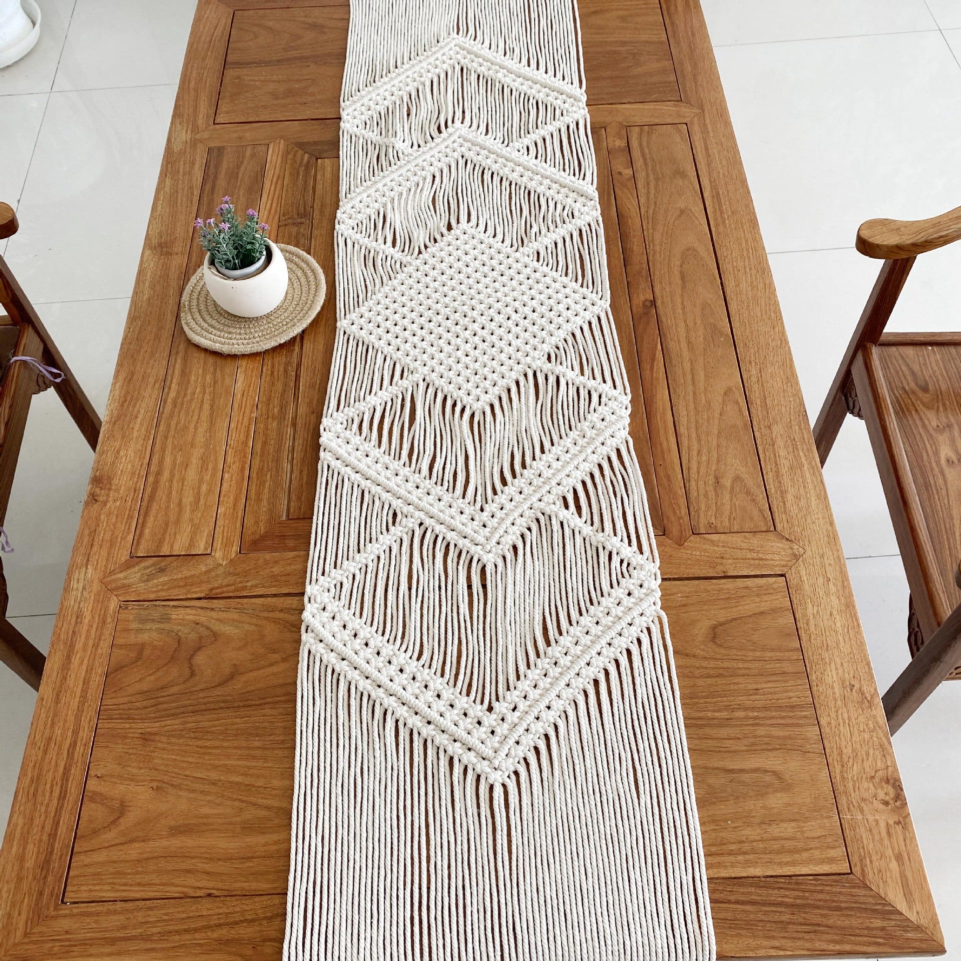 Bohemian Hand-Woven Knotted Chic Style Dining Table Runner with Tassels