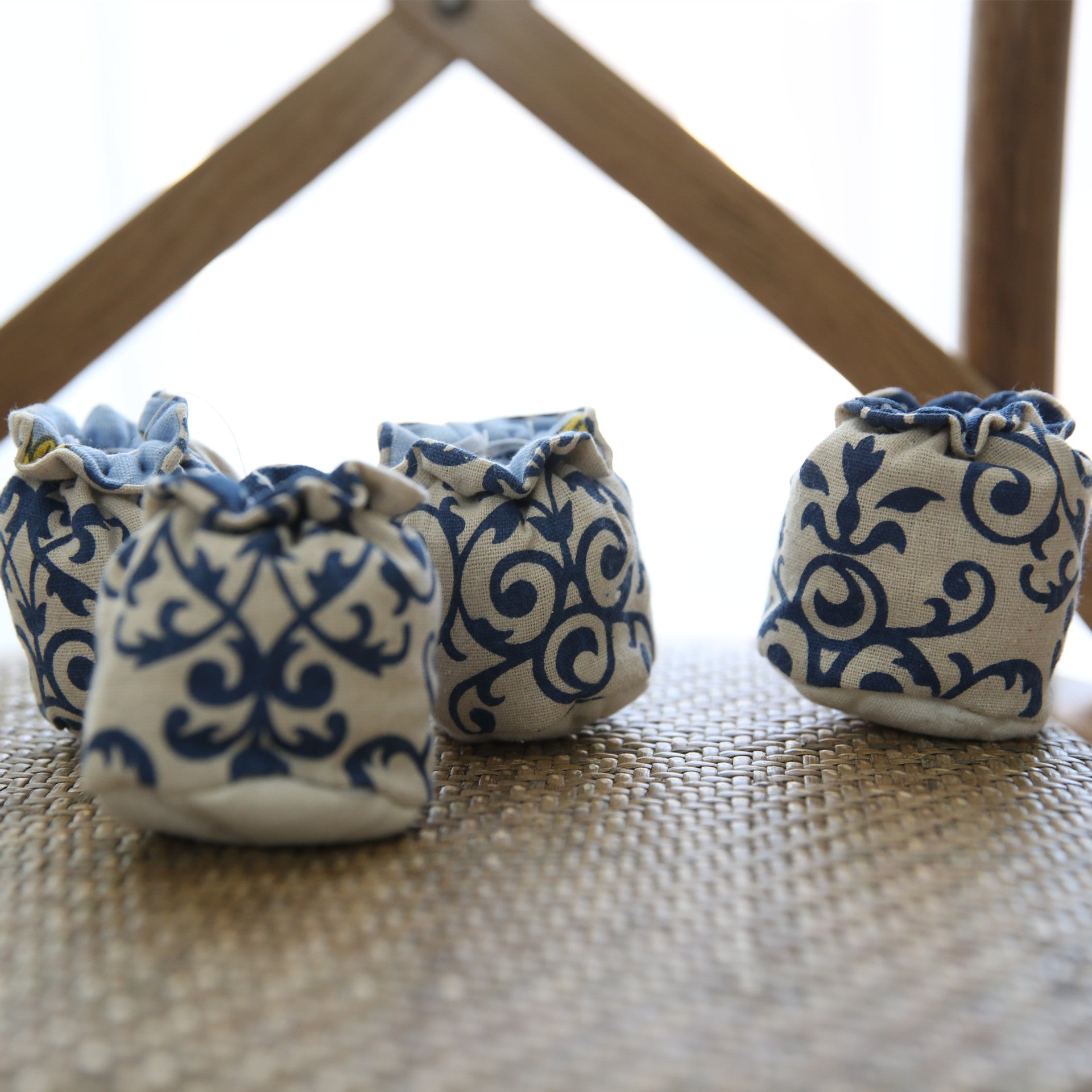 Decorative Cotton Linen Tablecloth, Blue and White Floral Pattern, Lace Trim